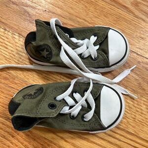 Kids Converse Chuck Taylor’s size 5